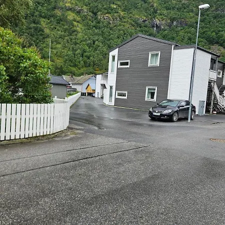 Hillegard 6e Lærdalsøyri