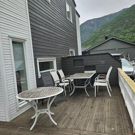 Hillegard 6e * Lærdalsøyri